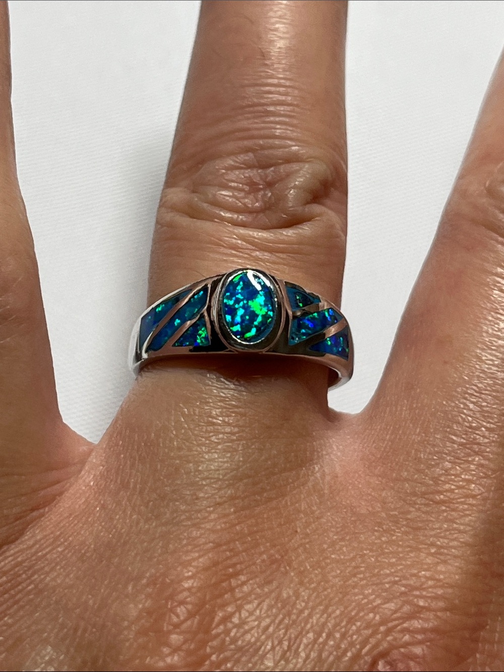 Sterling silver BLUE FIRE OPAL ring
Size 8
New